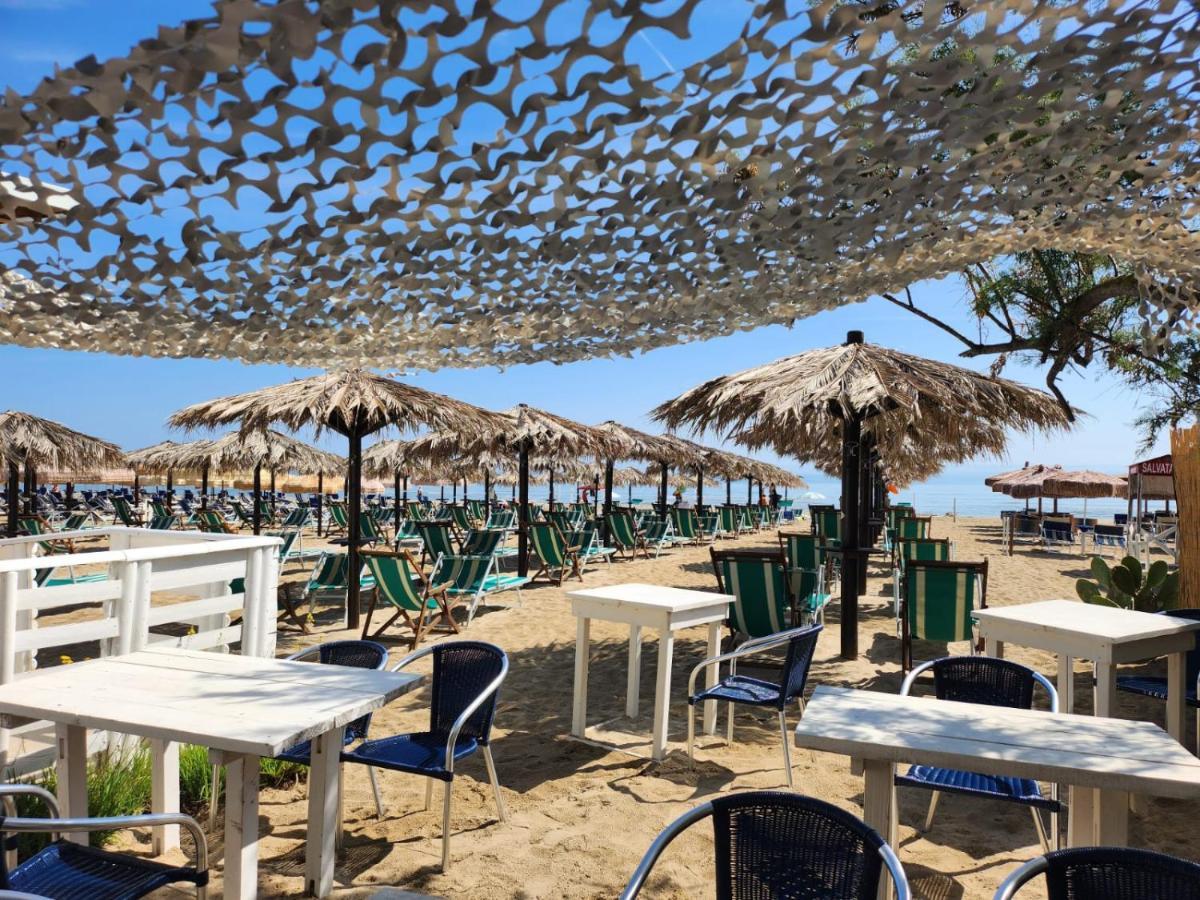 Hotel Petit Silvi Marina Kültér fotó