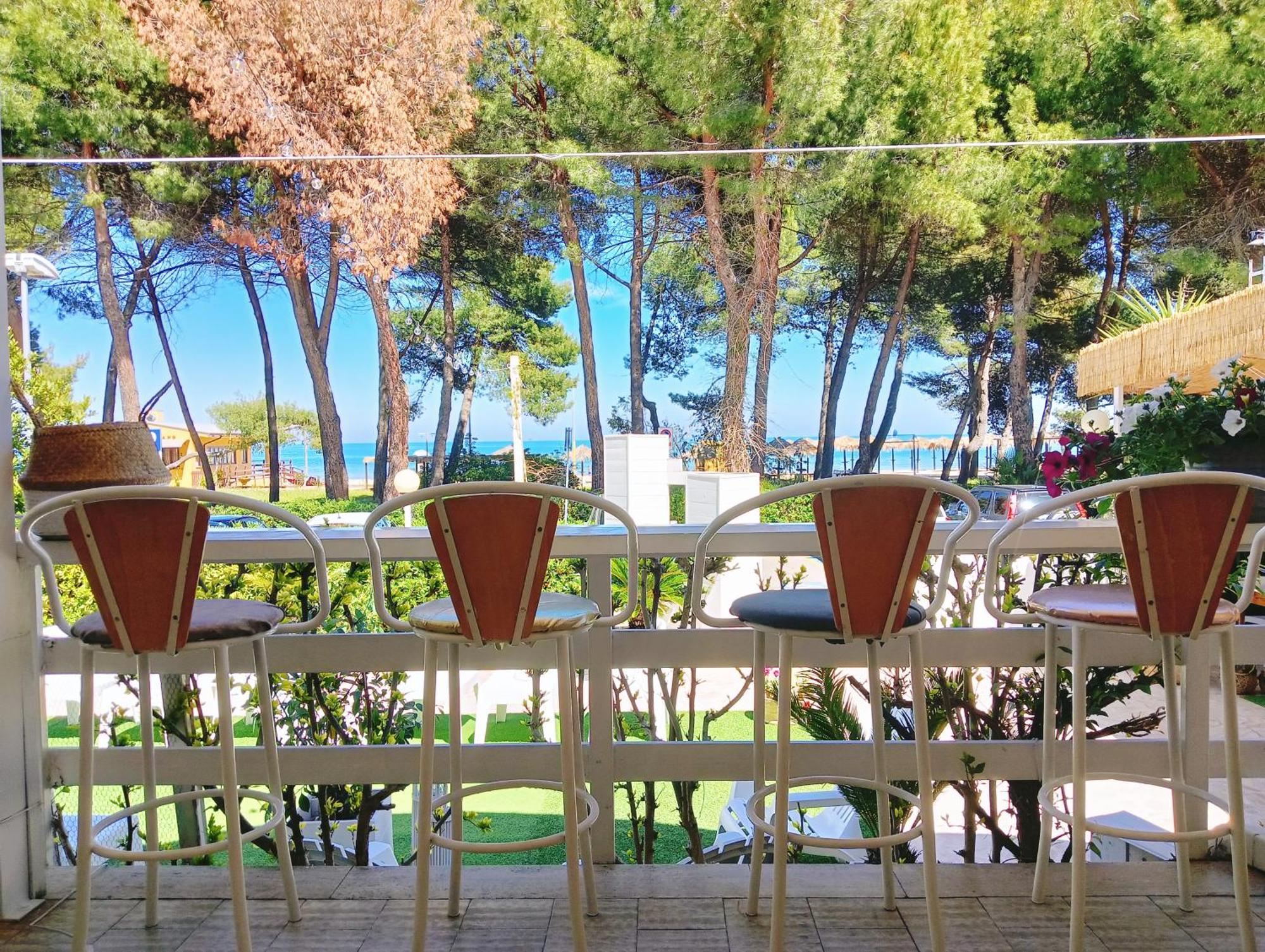 Hotel Petit Silvi Marina Kültér fotó