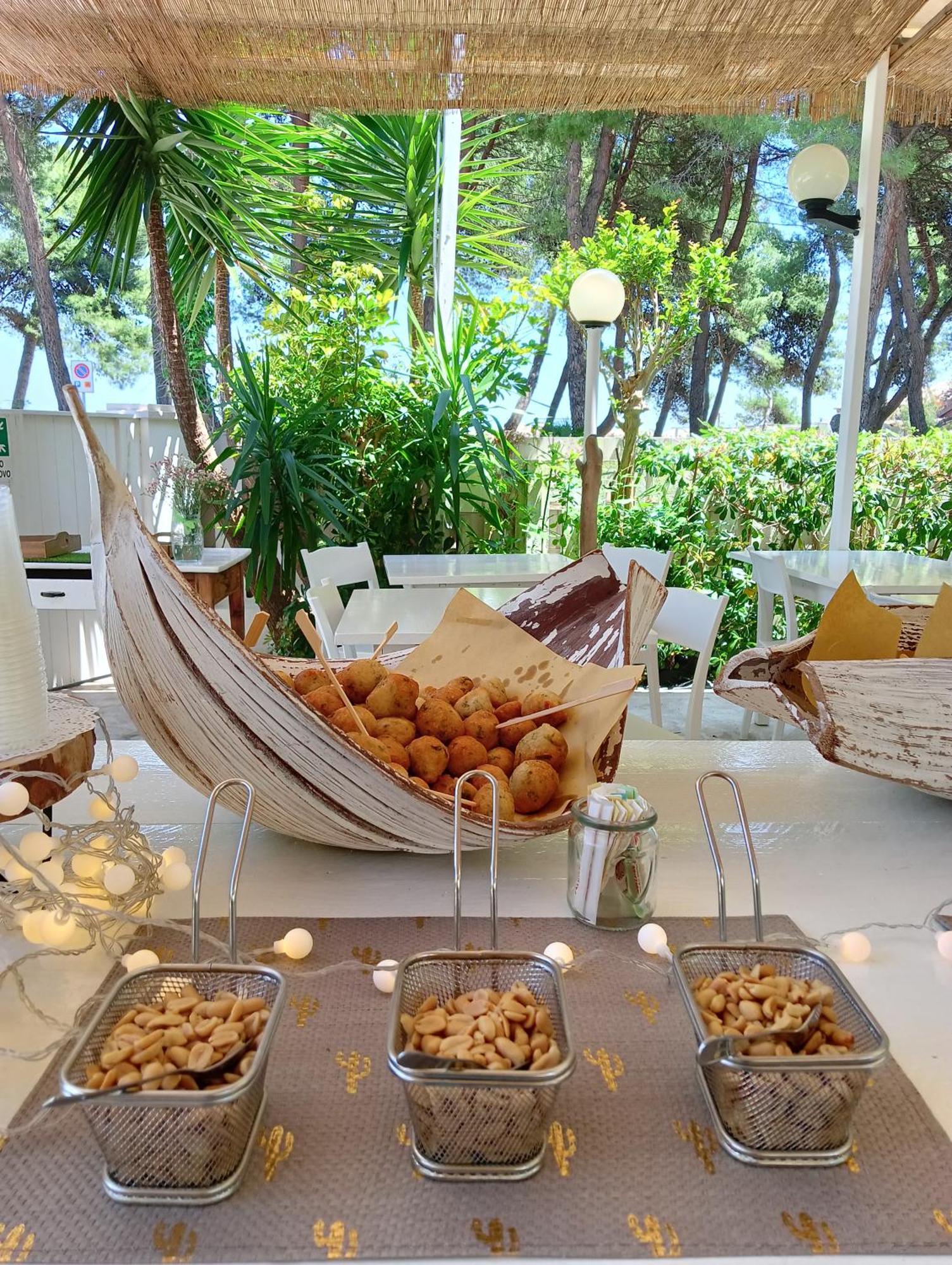 Hotel Petit Silvi Marina Kültér fotó