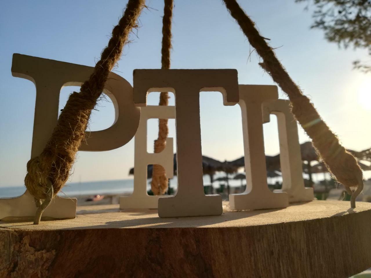 Hotel Petit Silvi Marina Kültér fotó