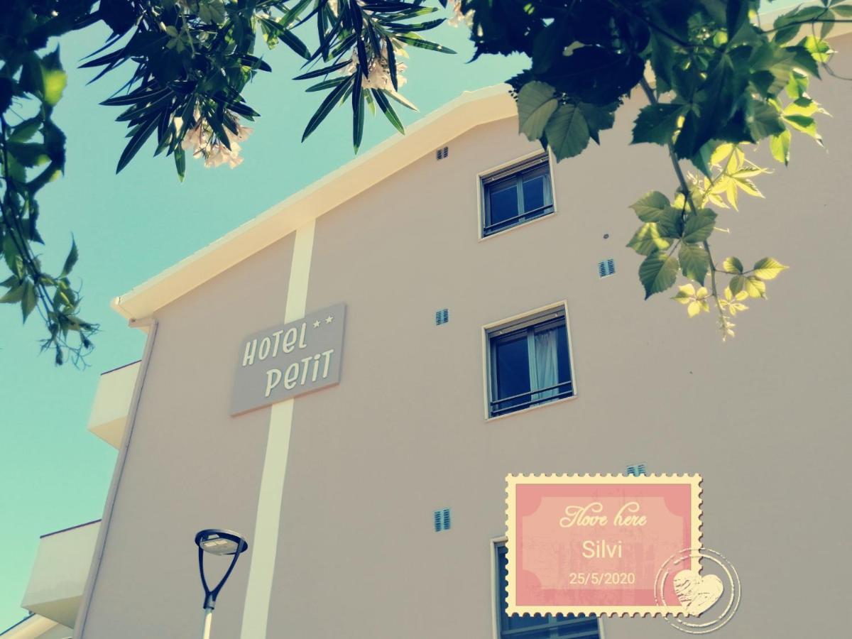 Hotel Petit Silvi Marina Kültér fotó